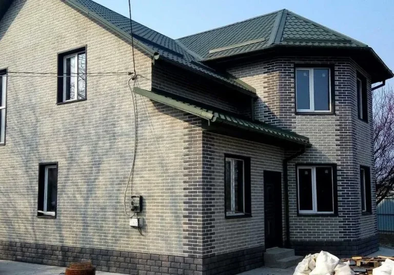 Гоголів, фасад Колота цегла 001,кути Колота цегла 753, Фундамент Дикий камінь 678